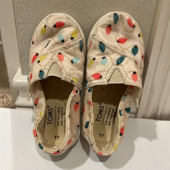 TOMS Belmont Toddler Girl Slip On Shoe Cream Christmas Light Bulb US7 - Picture 3 of 15